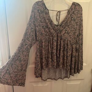 Flowy cold shoulder American Eagle top
